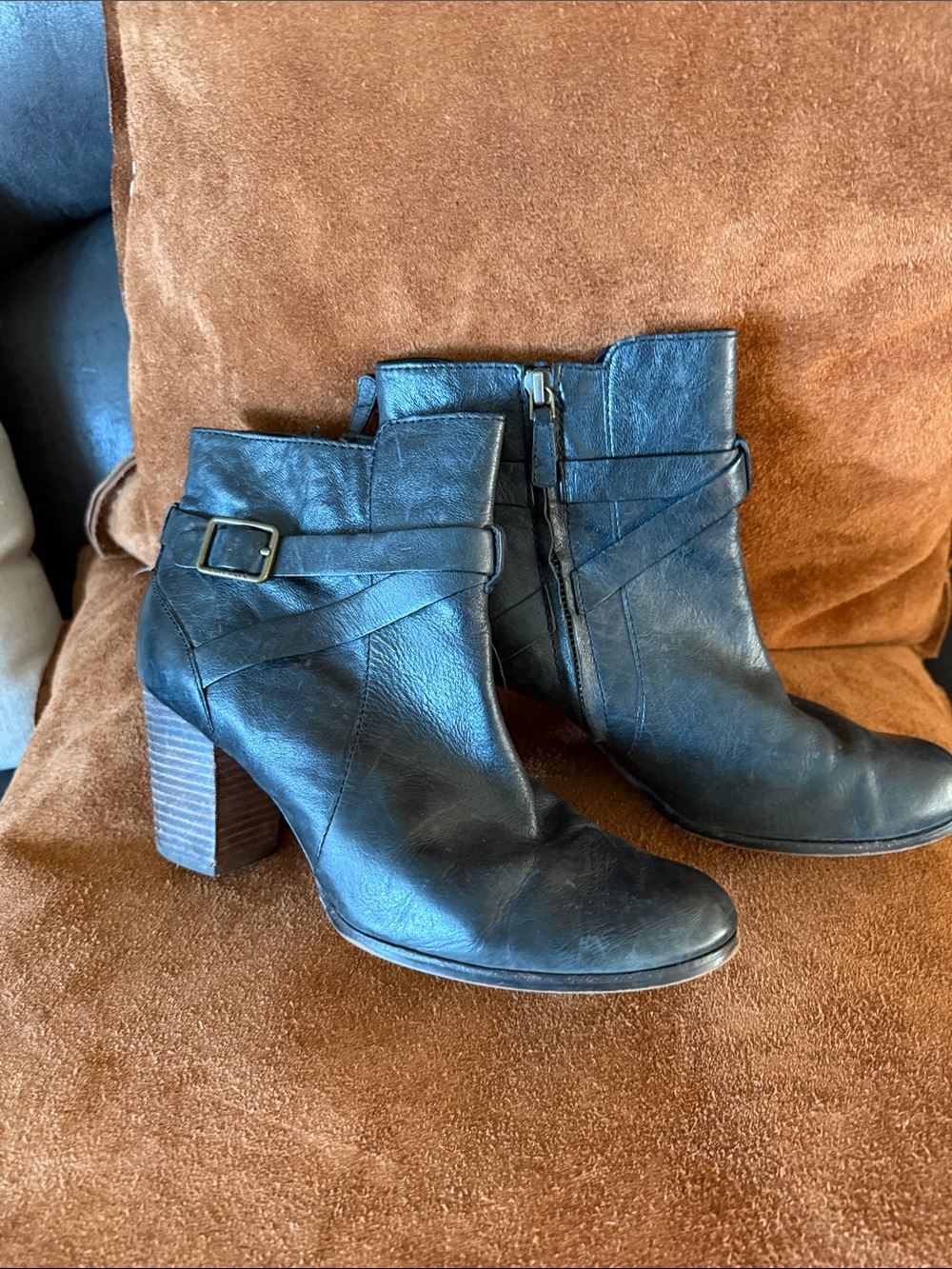 Cole Haan classic Women's Black Leather Ankle Boots with Buckle